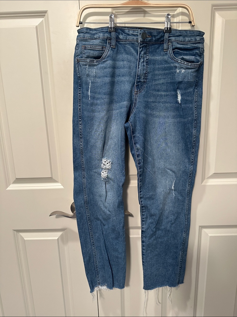 Kut from the Kloth Medium Blue Distressed Cropped Jeans with Raw Hem
